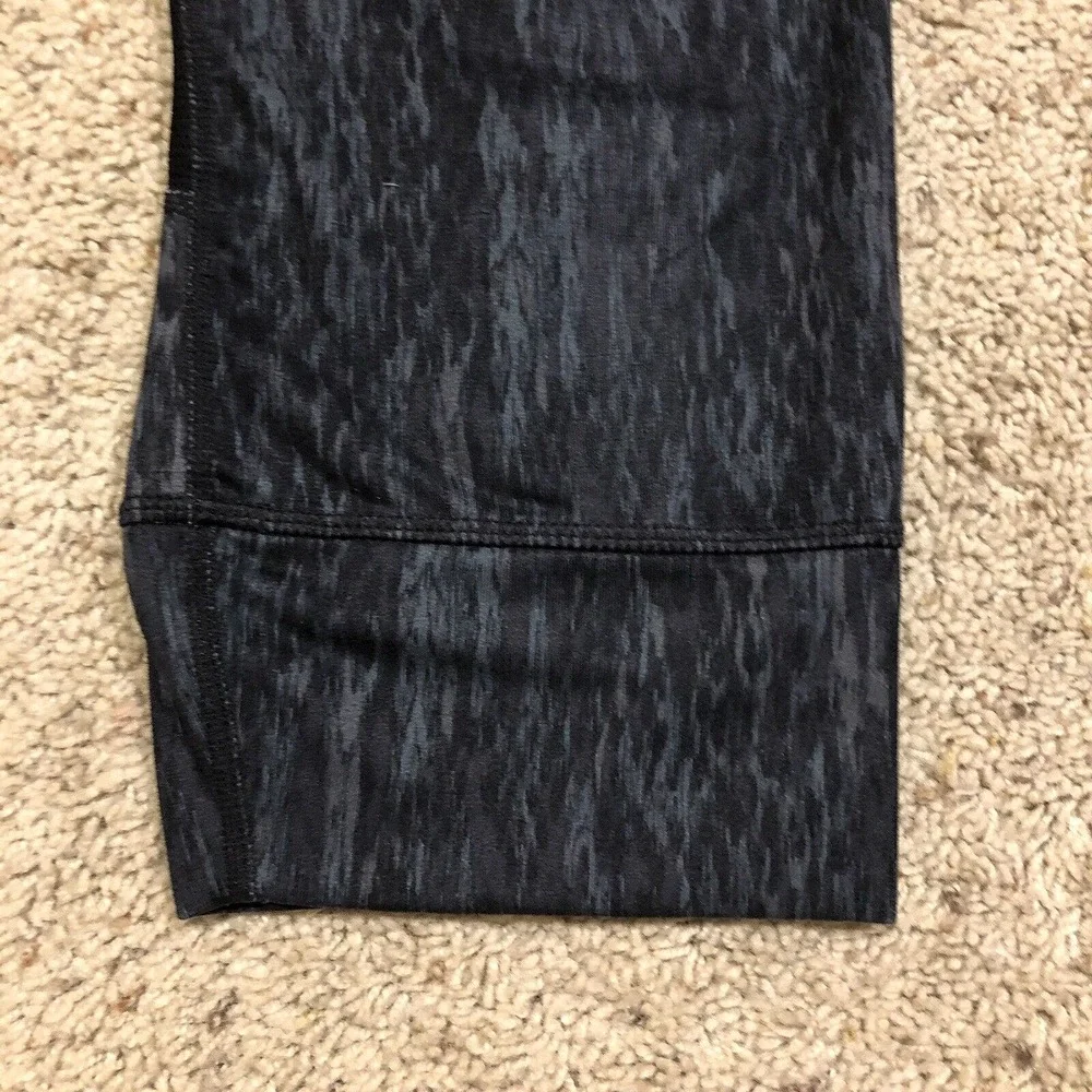 ATHLETA size M Reptile Relay Capri BLUE- GRAY BLACK 212405 Z22